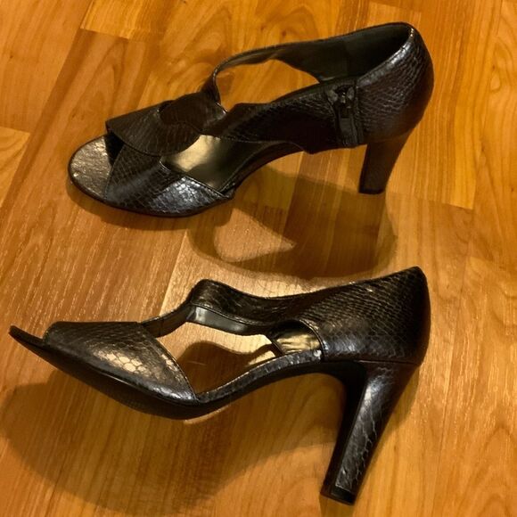 Papell Boutique Black Snakeskin Heels - Picture 1 of 4